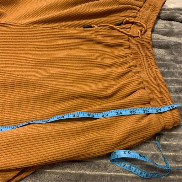 Super Cute Brown 2 Piece Set 🤎🤎 - Picture 10 of 16